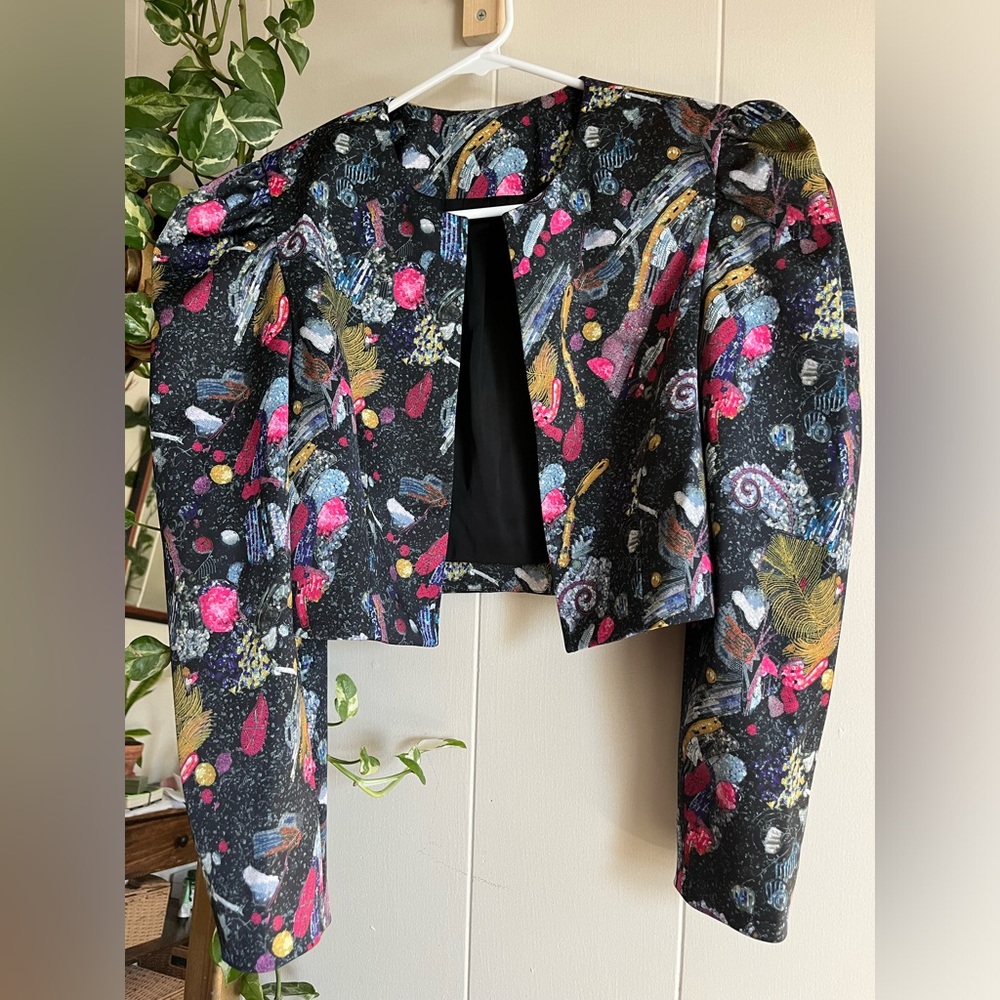 & Other Stories size 4 cropped ruffle shoulder long sleeve jacket